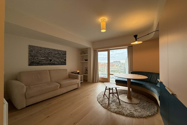Knus appartement met zeezicht en balkon direct aan de Zeedijk in Oostduinkerke - thumbnail 1