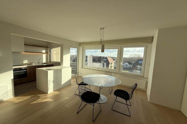 Licht appartement op 5e verdieping met balkon vlakbij strand Oostduinkerke - thumbnail 2