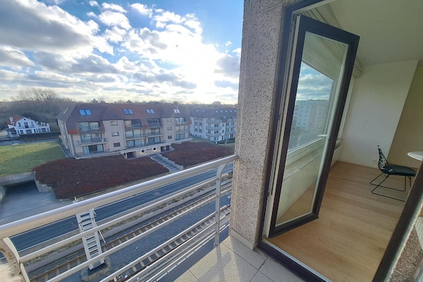 Licht appartement op 5e verdieping met balkon vlakbij strand Oostduinkerke - thumbnail 5