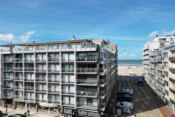 4-persoons studio met balkon in hartje Oostduinkerke-Bad - thumbnail 1