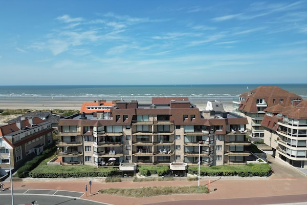 Ruim appartement met zonnig terras en garage op loopafstand van strand - thumbnail 1