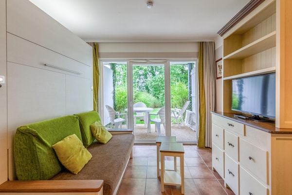 Compact appartement voor 3 op groen vakantiepark met waterpark bij Branville - thumbnail 2