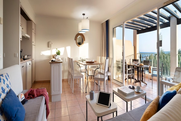 Zeezicht appartement voor 6 op de Franse Rivièra met zwembad - thumbnail 6