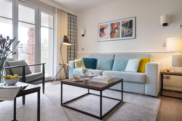 Stijlvol appartement aan de haven van Deauville met zwembad, spa & balkon - thumbnail 1