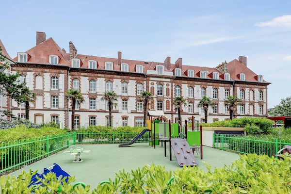 Stijlvol appartement aan de haven van Deauville met zwembad, spa & balkon - thumbnail 5