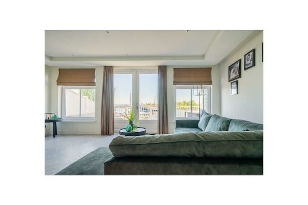 781764 - thumbnail 4