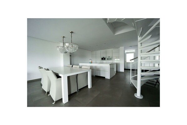 Luxe appartement aan het water in Uitdam met 3 slaapkamers en veranda - thumbnail 6
