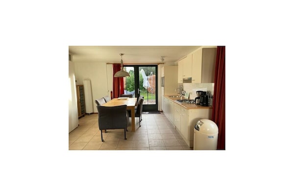 Moderne vrijstaande woning voor 6 personen met grote tuin in Schoorl - thumbnail 3