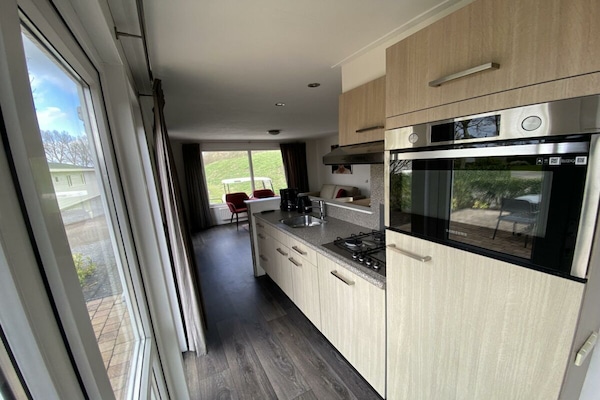 Vrijstaand chalet met sauna aan de rand van Dordrecht - thumbnail 5