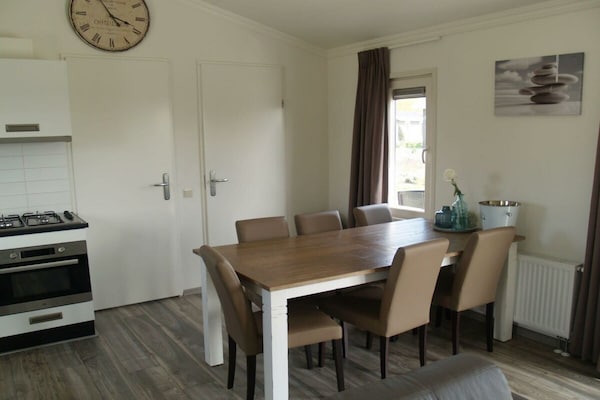 Gelijkvloers chalet voor 6 aan de rand van Dordrecht met terras - thumbnail 6