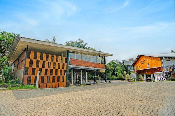 Bwalk Hotel Cozy Double - Malang