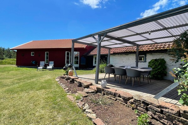 Modern vakantiehuis met zwembad en grote tuin in Färjestaden - thumbnail 3