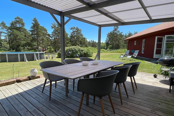 Modern vakantiehuis met zwembad en grote tuin in Färjestaden - thumbnail 2
