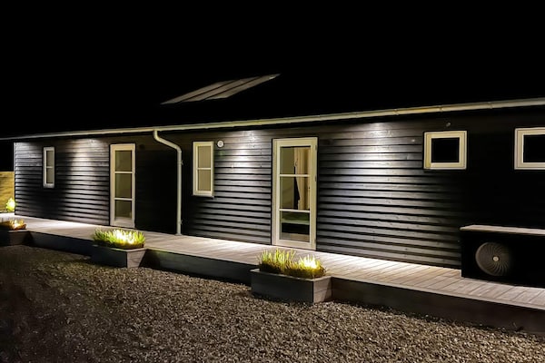 Groots vrijstaand vakantiehuis voor 16 personen met sauna, hottub en bar op 100m van zee - thumbnail 2