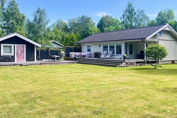 Vrijstaand vakantiehuis aan golfbaan bij Löttorp, 6 personen - thumbnail 1