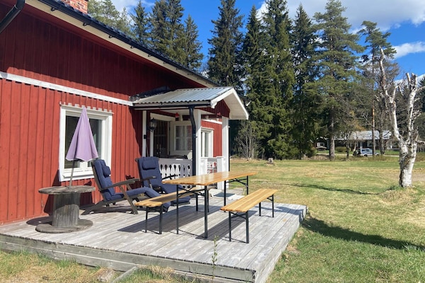 Knus Zweeds vakantiehuis bij Likenäs voor 6 personen - thumbnail 1
