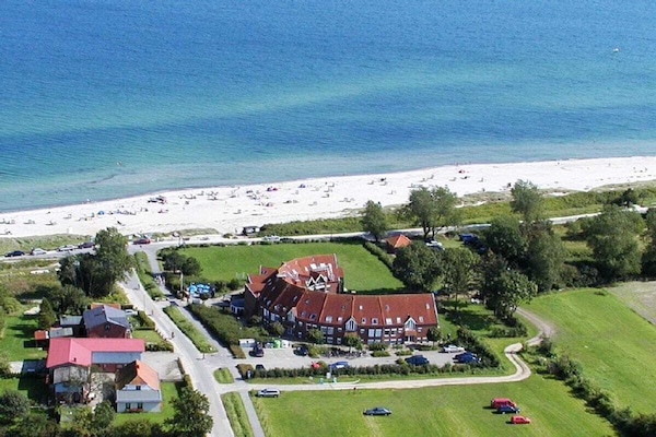Strandappartement Ostseeglück in Kronsgaard met direct uitzicht op de Oostzee - thumbnail 1