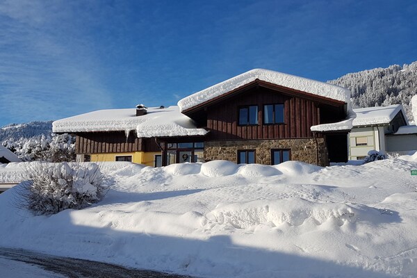 Ruim chalet voor 8 personen op 100 meter van de skilift in Ofterschwang - thumbnail 5