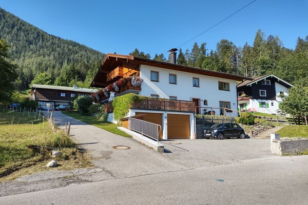 Knus appartement op de bovenste verdieping aan de voet van de Grünstein - thumbnail 1