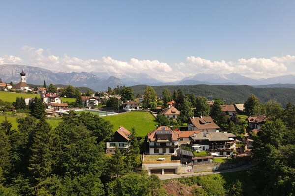 Rustiek appartement aan de bosrand met panoramisch uitzicht over Bolzano - thumbnail 4