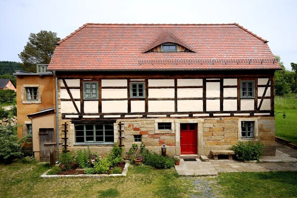 Monumentaal landhuis Lindenhof Graupa bij Pirna met paardenstallen - thumbnail 2