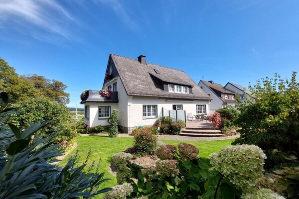 Rustig vakantiehuis in Warstein met privéterras en moderne inrichting - thumbnail 4