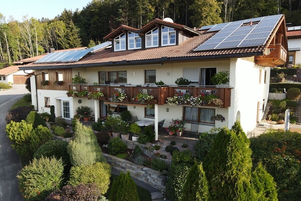 Rustiek appartement met balkon en panoramisch uitzicht in Schönberg - thumbnail 1