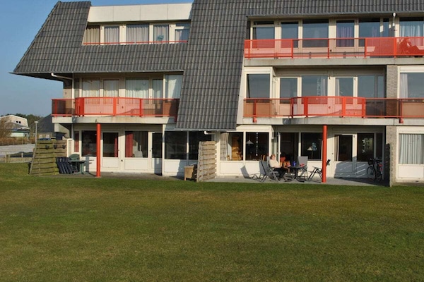 Licht appartement op Ameland met weids uitzicht tot aan het Nesserwoud - thumbnail 3