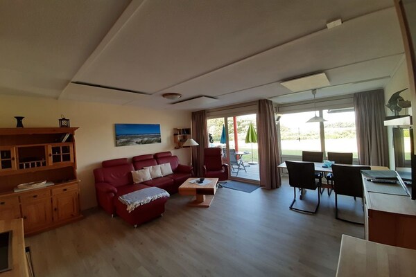 Licht appartement op Ameland met weids uitzicht tot aan het Nesserwoud - thumbnail 5