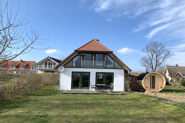 Duurzaam vakantiehuis met sauna en vrij uitzicht over de Schoritzer Wiek - thumbnail 2