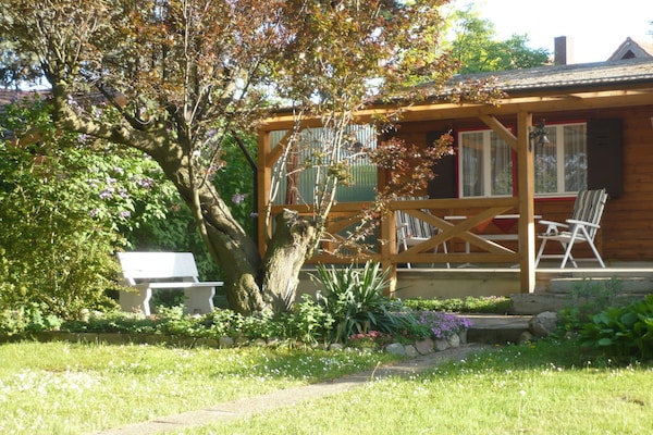 Romantisch vakantiehuis aan het meer in Feldberg met overdekt terras - thumbnail 2