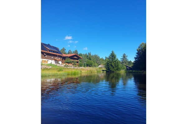 Rustiek appartement aan de bosrand in Friedenweiler met wellnessbadkamer - thumbnail 5