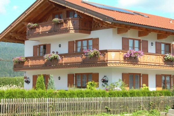 Centraal gelegen vakantiehuis in Krün voor 3 personen - thumbnail 3