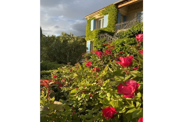 Sfeervol appartement met panoramisch uitzicht op de Mont Ventoux - thumbnail 4