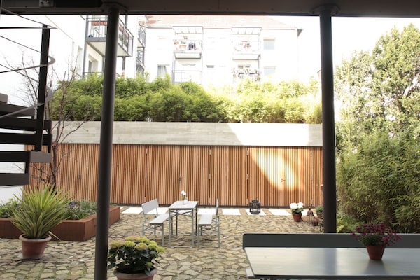 Design loftstudio van 100m² met overdekt terras in Hamburg - thumbnail 2