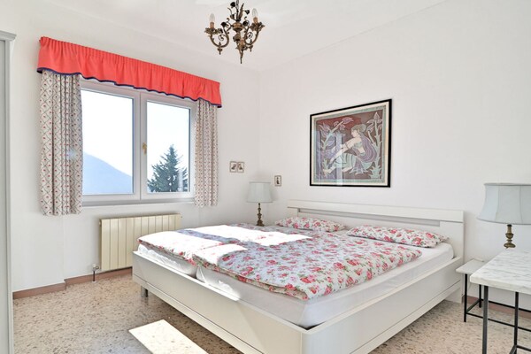 Vakantiehuis met panoramisch uitzicht op Lago Maggiore in Maccagno - thumbnail 6