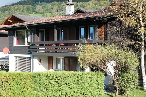 Panoramisch chalet-appartement aan het Meer van Brienz - thumbnail 1