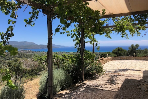 Vrijstaand vakantiehuis met panoramisch zeezicht nabij Messinia - thumbnail 2