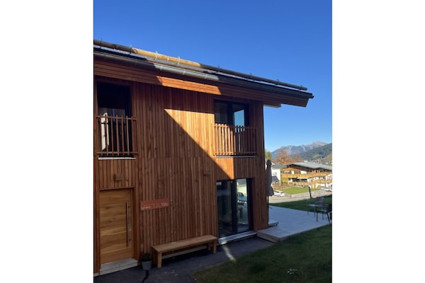 Villa Heuberg in Hirschegg: 100 meter van de piste met sauna - thumbnail 1