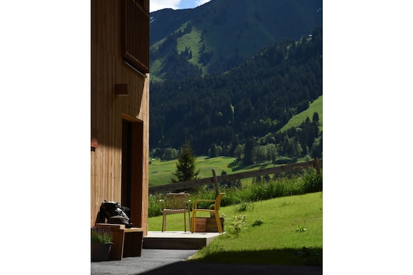 Villa Heuberg in Hirschegg: 100 meter van de piste met sauna - thumbnail 2