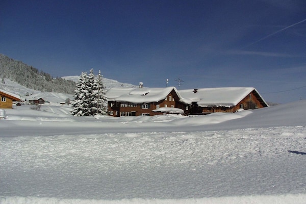 Ruim vakantiehuis voor 10 personen op 100m van de skilift in Mittelberg - thumbnail 5