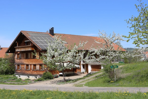 Knus 3-sterren appartement met balkon en vrij uitzicht op de Alpen in Simmerberg - thumbnail 4