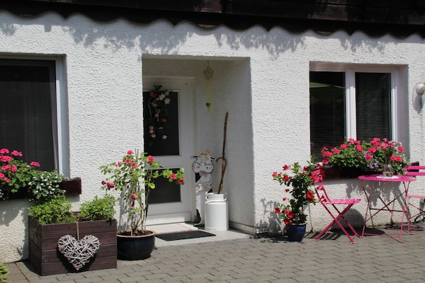 Licht vakantiehuis in Roetgen met terras, tuin en ruimte voor 4 personen - thumbnail 2