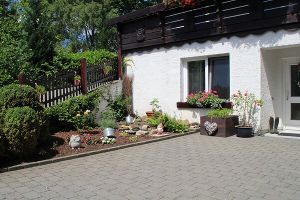 Licht vakantiehuis in Roetgen met terras, tuin en ruimte voor 4 personen - thumbnail 3