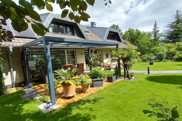 Zonnig appartement met privéterras bij Bad Münstereifel in de Eifel - thumbnail 1