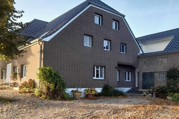 Ruim vakantieappartement met panoramisch uitzicht over de Neder-Rijnstreek - thumbnail 2