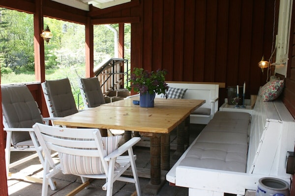 Authentiek rood vakantiehuis voor 10 personen in de natuur van Småland - thumbnail 3