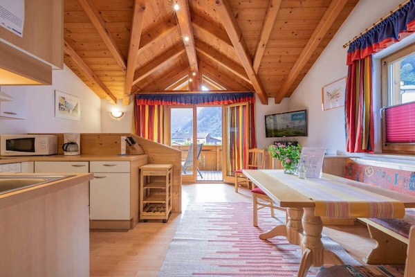 Zonnig vakantiehuis met gletsjerzicht in het hart van Neustift im Stubaital - thumbnail 3