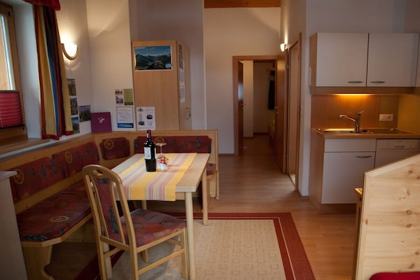 Zonnig vakantiehuis met gletsjerzicht in het hart van Neustift im Stubaital - thumbnail 6