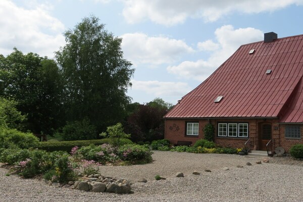 230 jaar oude sfeervolle boerderij in het glooiende Holstein, 200m van centrum - thumbnail 2